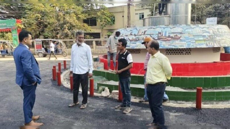 ইলিশ চত্বরের সংস্কারকাজ পরিদর্শনে জেলা প্রশাসক
