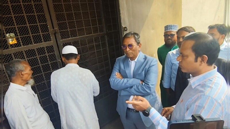 চাঁদপুরে খাদ্য গুদামে এমপি শেখ ফরিদ আহমেদ মানিকের হঠাৎ পরিদর্শন