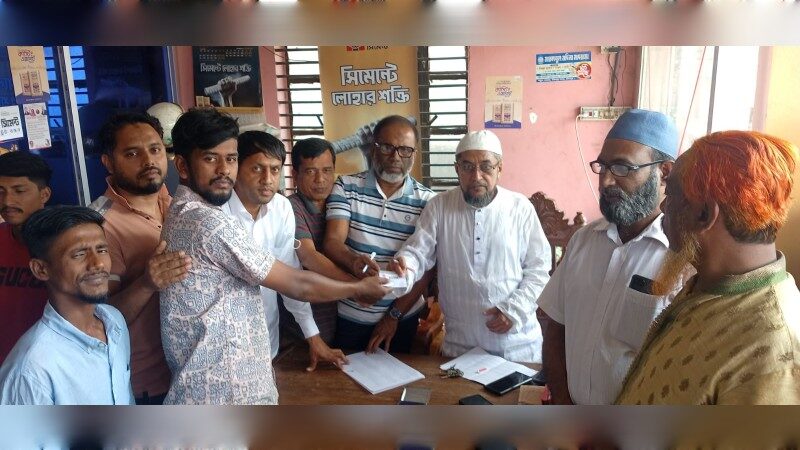 চাঁদপুর পৌর ১১ নম্বর ওয়ার্ডে প্রকৃত জেলেদের মাঝে জেলে কার্ড বিতরণ
