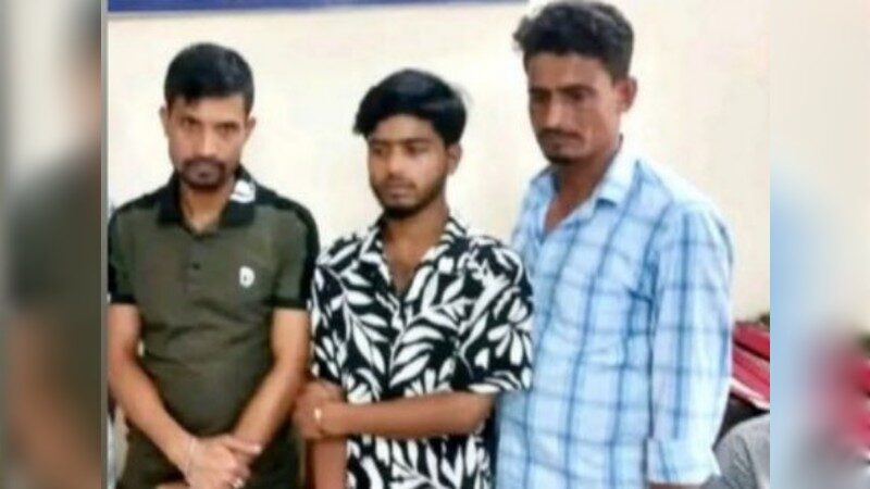 চাঁদপুর সরকারি হাসপাতালে ডিবি পুলিশের অভিযান, দালাল চক্রের ৩ সদস্য আটক