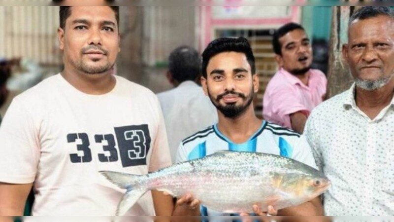 চাঁদপুরে প্রায় ৩ কেজির ইলিশ বিক্রি ২২ হাজার ৭৯৮ টাকায়