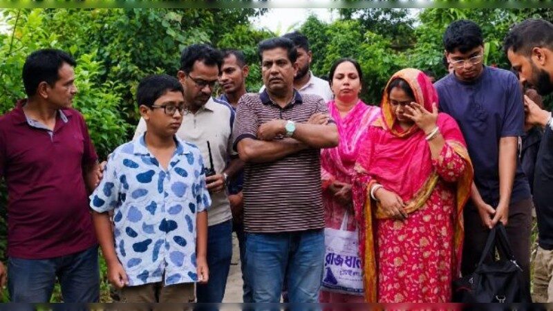 সপরিবারে আত্মগোপনে থাকা চাঁদপুরের স্বর্ণ ব্যবসায়ী আটক